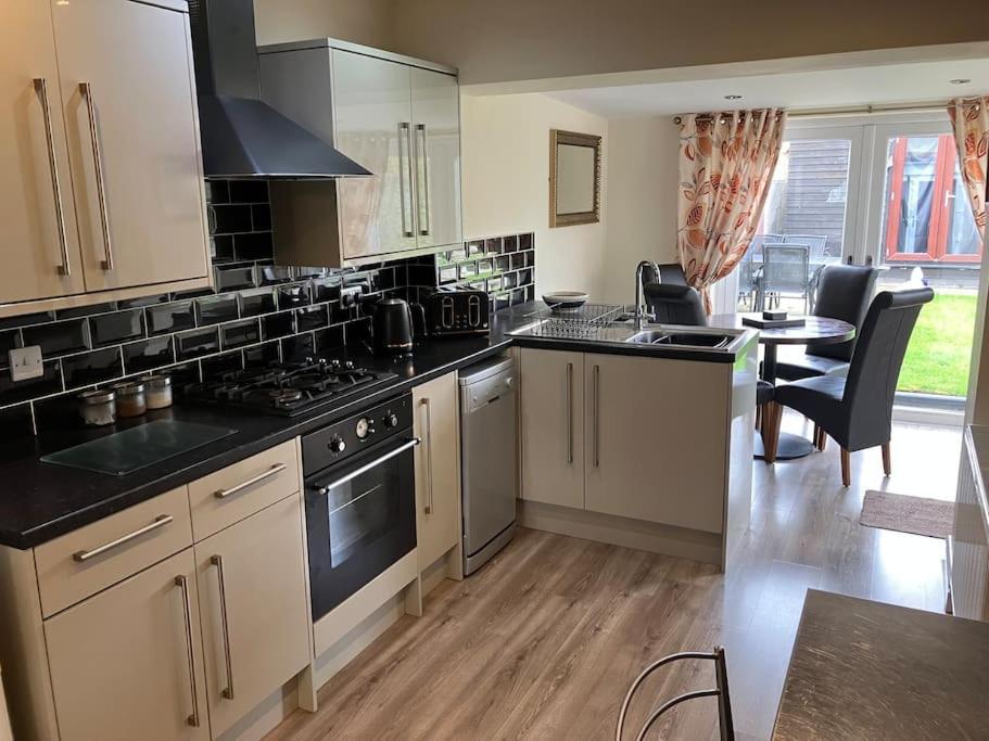 Ogilvie Lodge Llandudno Junction Εξωτερικό φωτογραφία