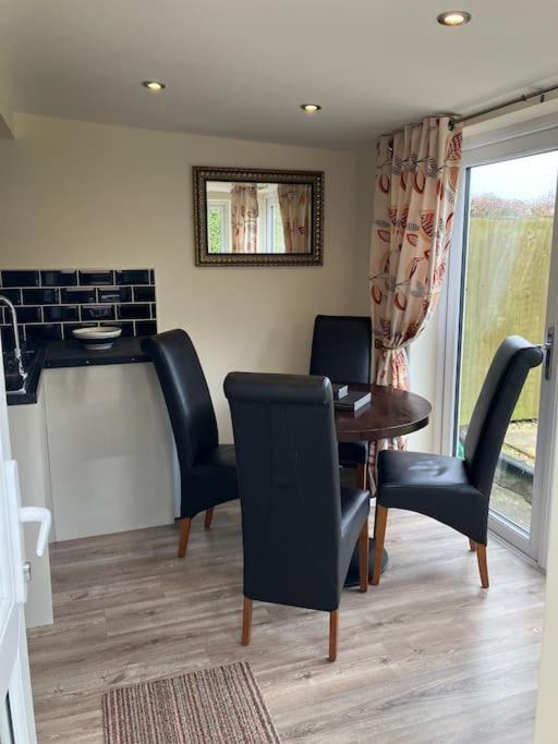 Ogilvie Lodge Llandudno Junction Εξωτερικό φωτογραφία