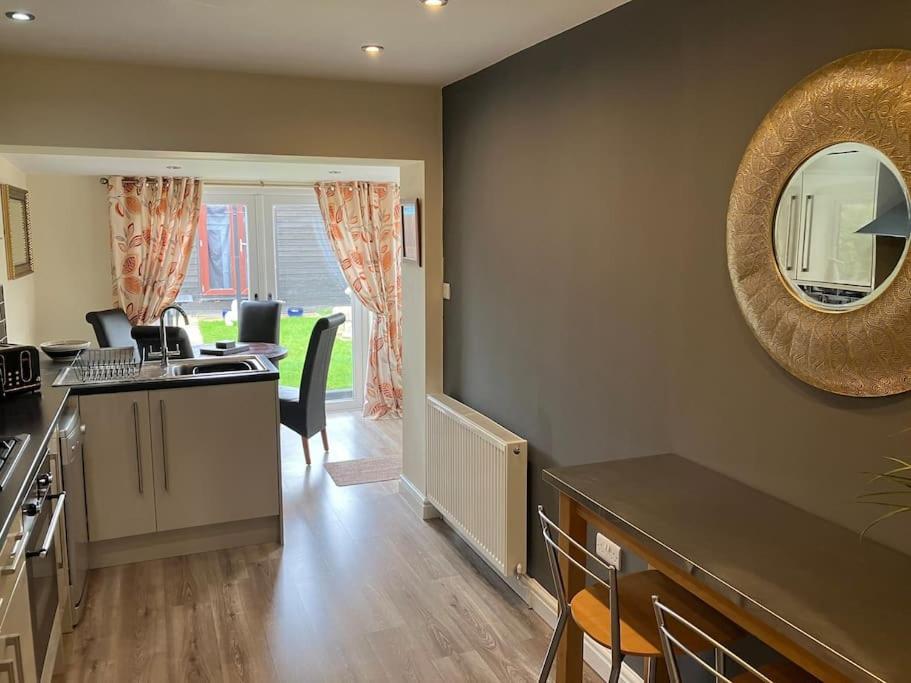 Ogilvie Lodge Llandudno Junction Εξωτερικό φωτογραφία