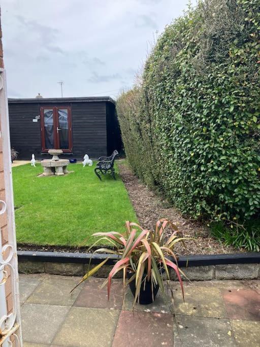 Ogilvie Lodge Llandudno Junction Εξωτερικό φωτογραφία